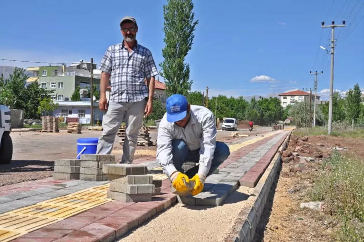 Gazi Caddesinde Kaldırım Çalışması Yapıldı