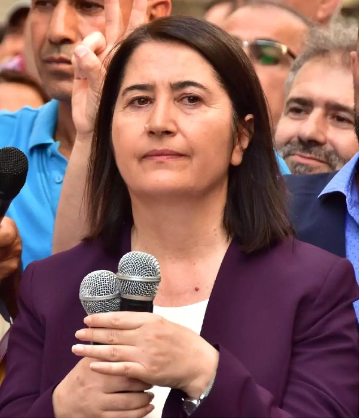 Hdp\'li Vekiller İki Dönem Kuralına Takıldı