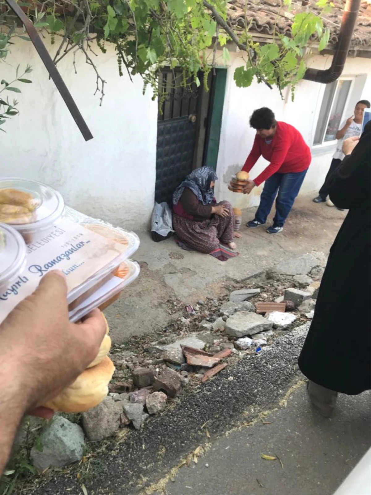 Karacabey\'de Her Akşam Bin Ailenin Evine İftar Yemeği Ulaşıyor