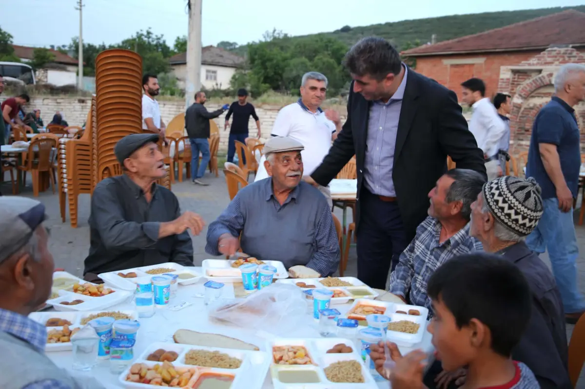 Kula Belediyesi\'nden Ayazören Mahallesi\'nde 500 Kişilik İftar