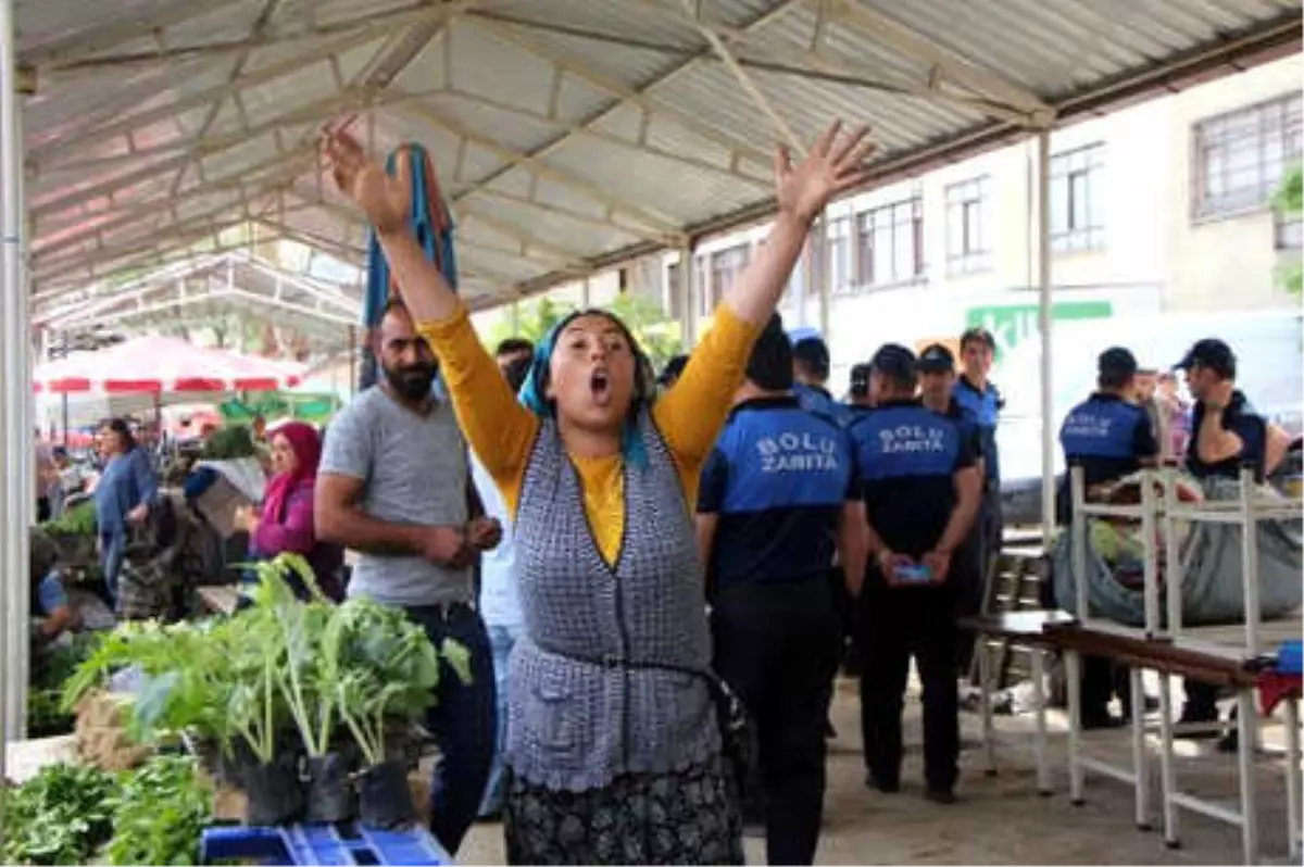 Pazarda İzinsiz Tezgah Açanlar ile Zabıta Tartışması