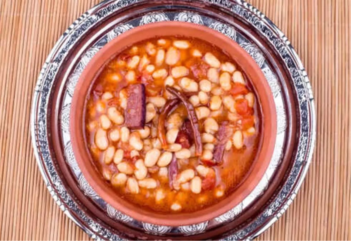 Sucuklu Kuru Fasulye Tarifi