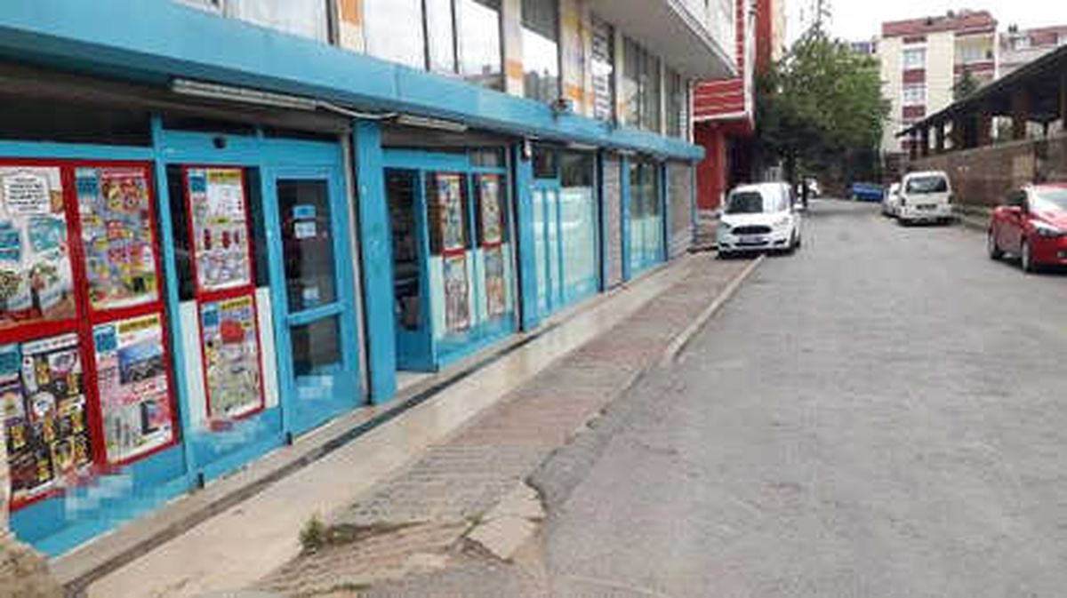 Sultangazi\'de Market Soygunu;soyuldular Ama Çalışmaya Devam Ettiler