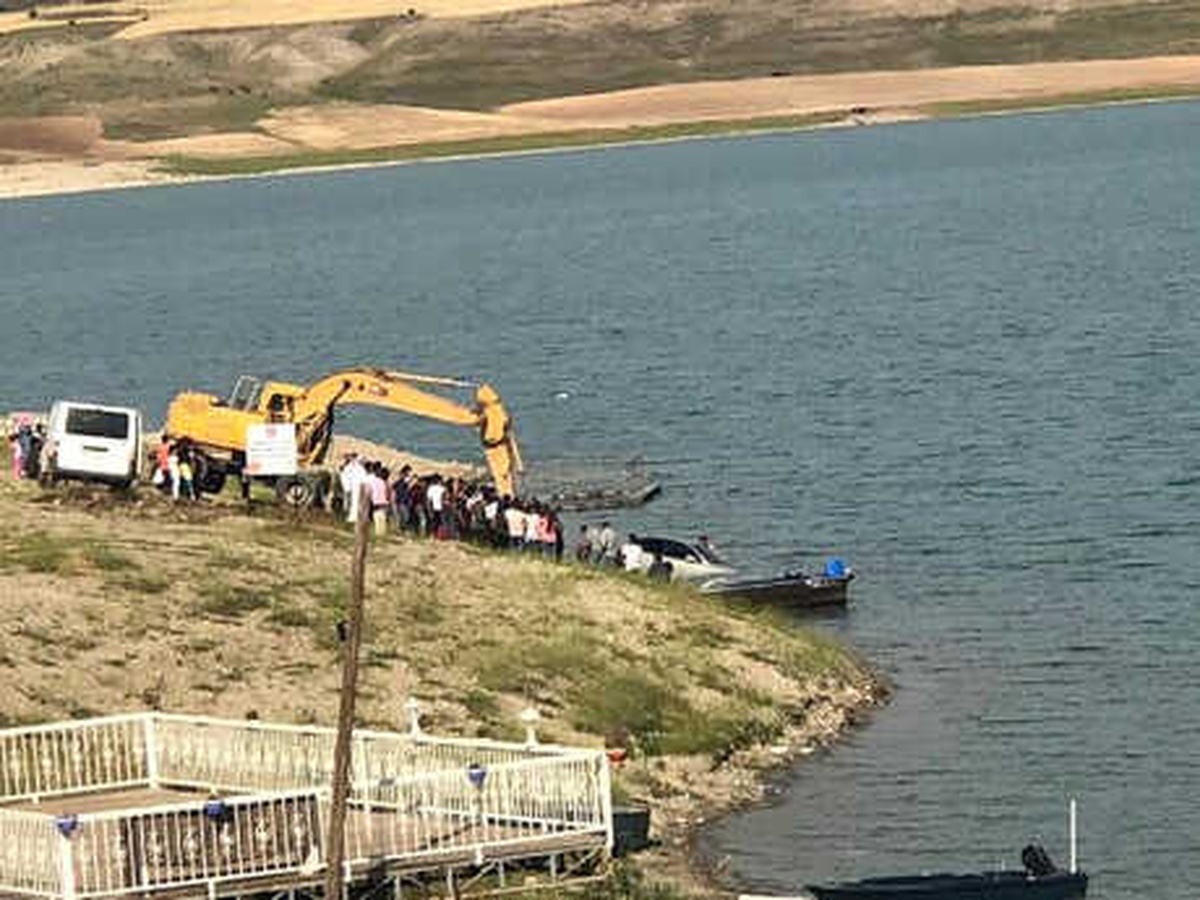 Sürücüsünün El Frenini Çekmediği Otomobil, Baraj Gölüne Girdi
