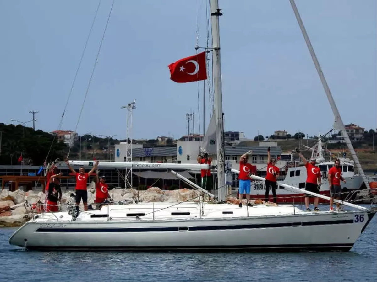 Yelken Yarışlarında, Çeşme Körfezi Ay Yıldıza Büründü