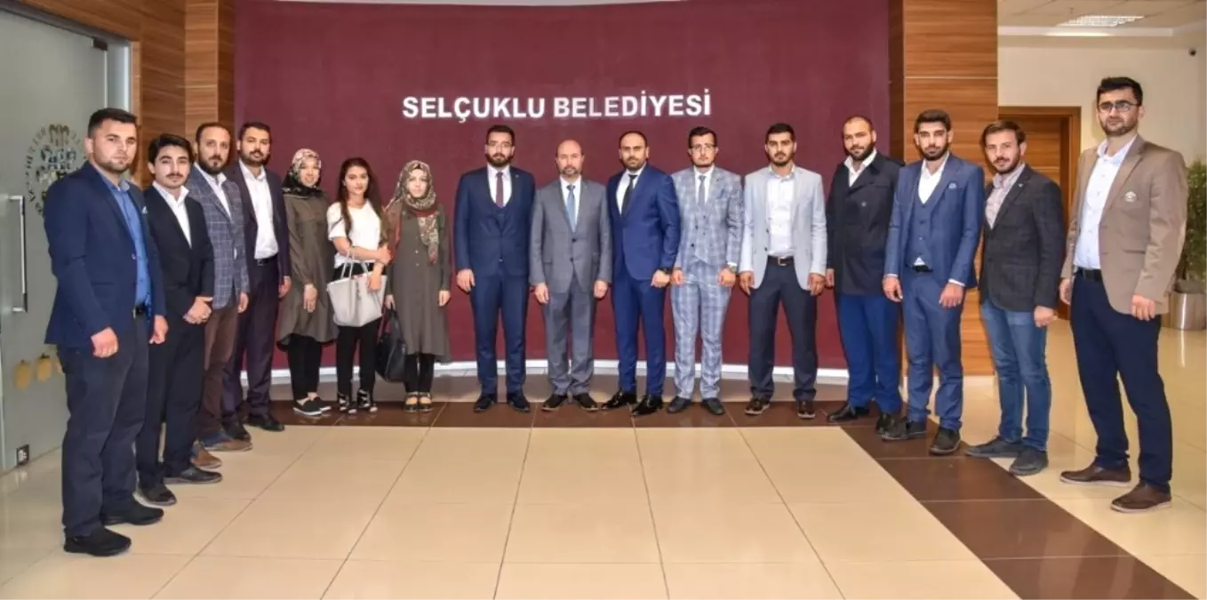 AK Parti Selçuklu Teşkilatından Başkan Pekyatırmacı\'ya Hayırlı Olsun Ziyareti