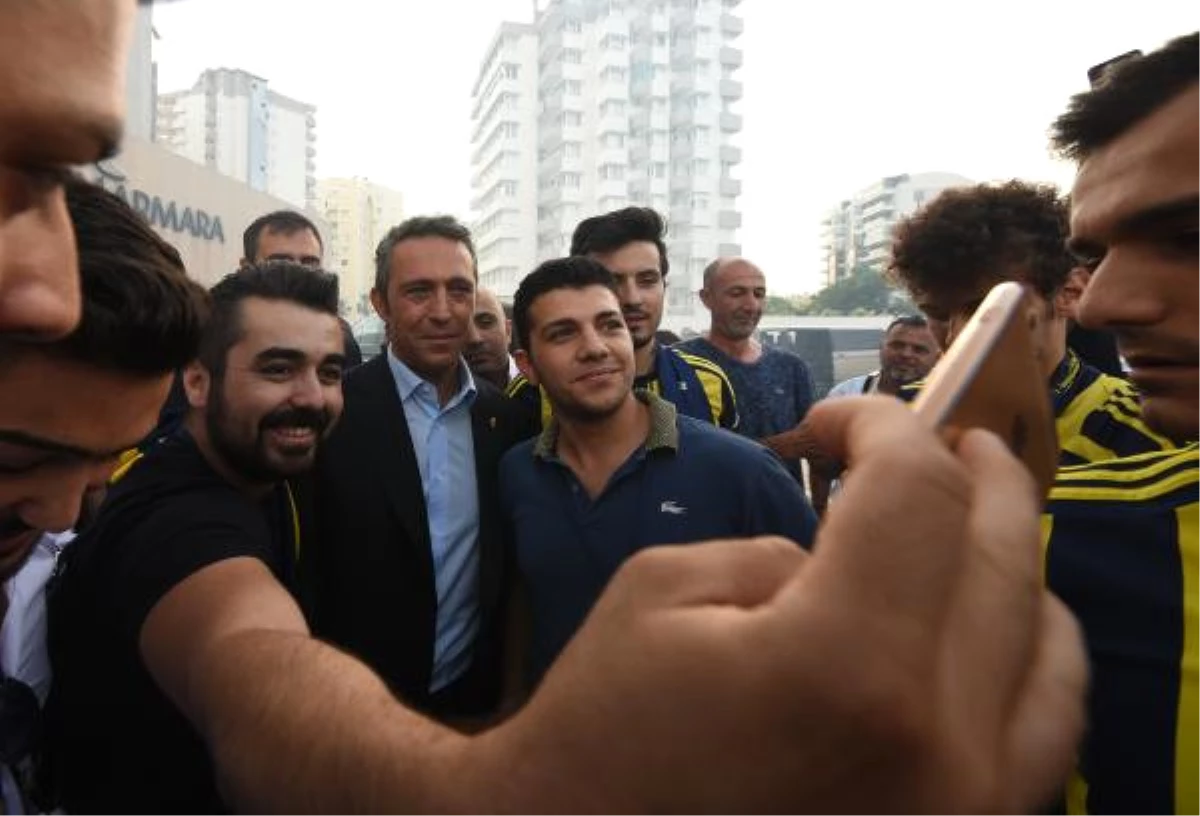 Antalya\'da \'Ali Koç Başkan Fenerbahçe Şampiyon\' Tezahüratları