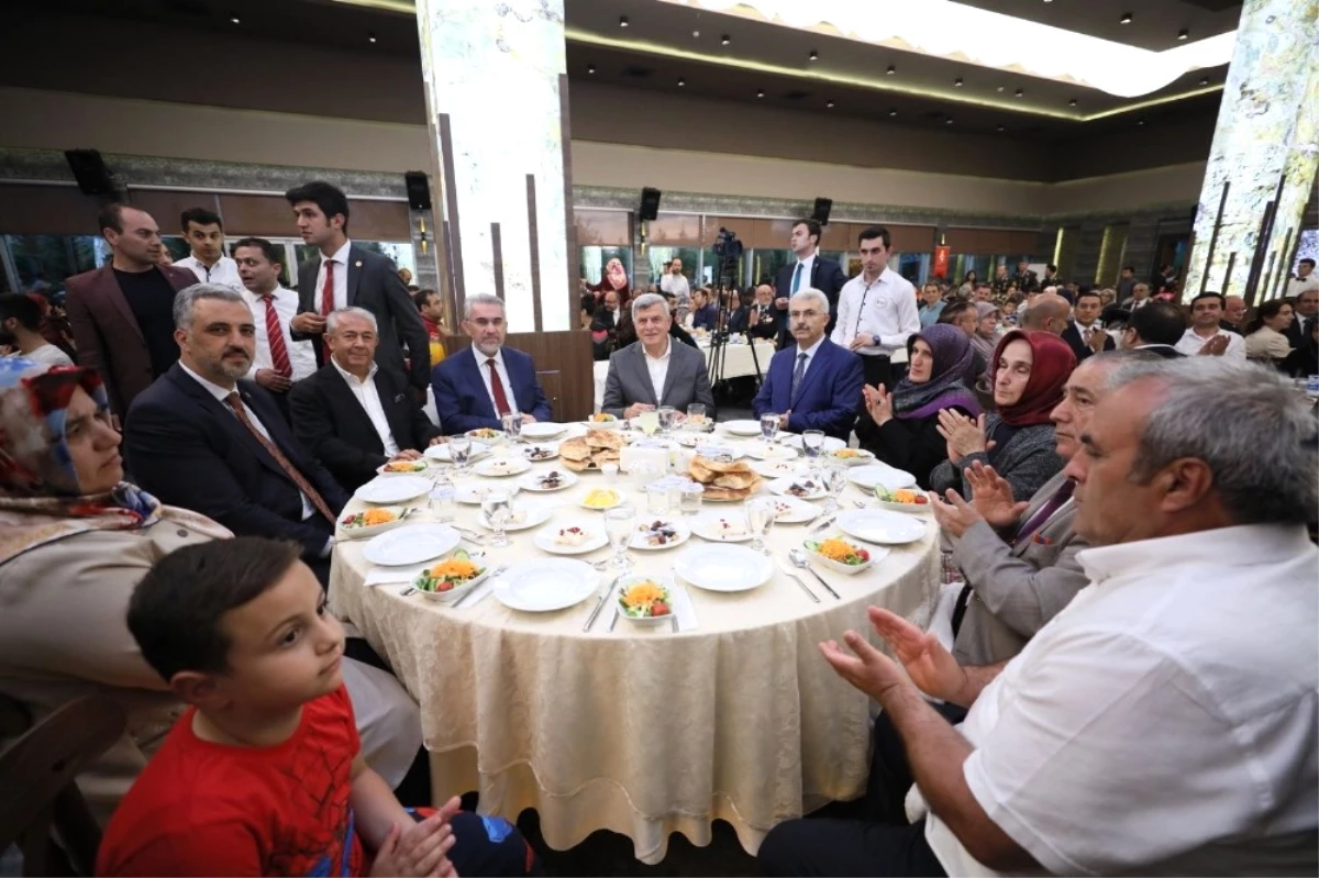 Başkan Karaosmanoğlu: "Şehitlerimizin Ruhunu Şad Etmek İçin Çalışıyoruz"
