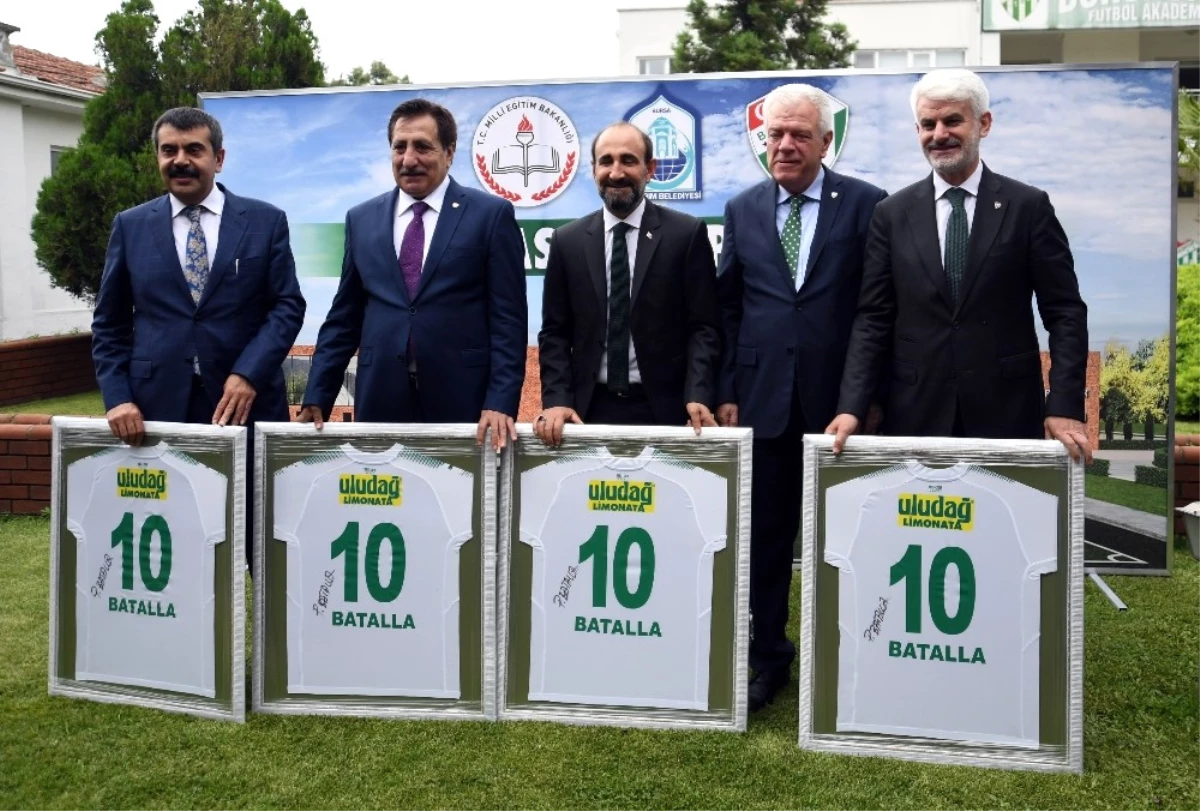 Bursa\'ya Yeni Yapılacak Olan Spor Lisesi Projesinde İmzalar Atıldı