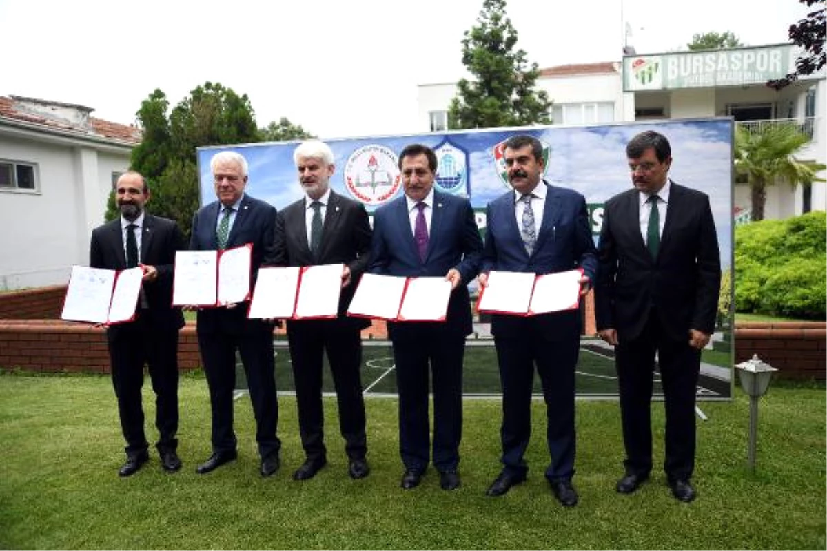 Bursaspor Spor Lisesi İçin İmzalar Atıldı