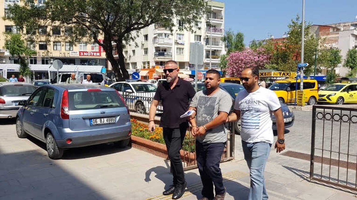 Cezaevi Firarisi Kuşadası\'nda Sahte Kimlikle Yakalandı