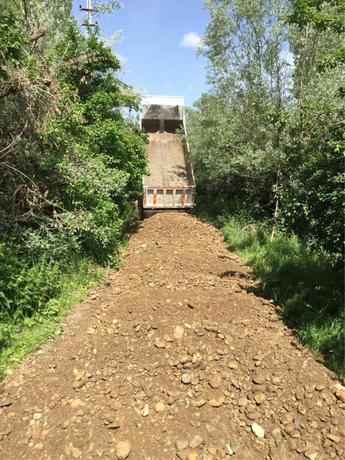 Develi\'de Yol ve Çevre Düzenlemeleri Devam Ediyor