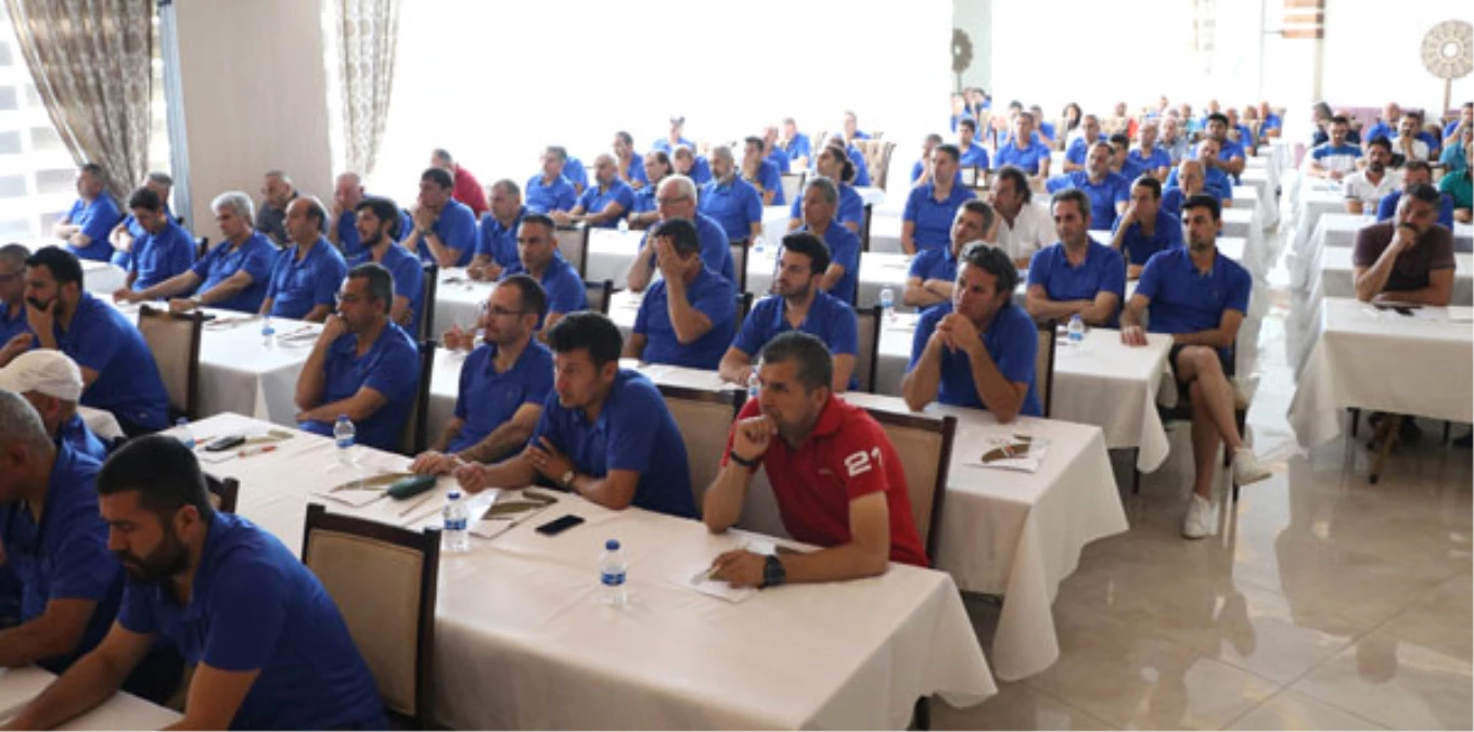 Futbol Antrenörleri Adana\'da Buluştu