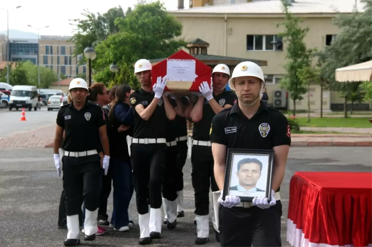 Hayatını Kaybeden Polis Memuru İçin Tören Düzenlendi