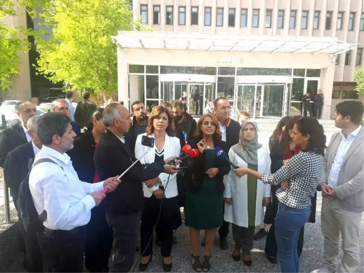 Hdp\'liler Demirtaş\'ın Tahliyesi İçin Verilen Ret Kararına İtiraz Etti