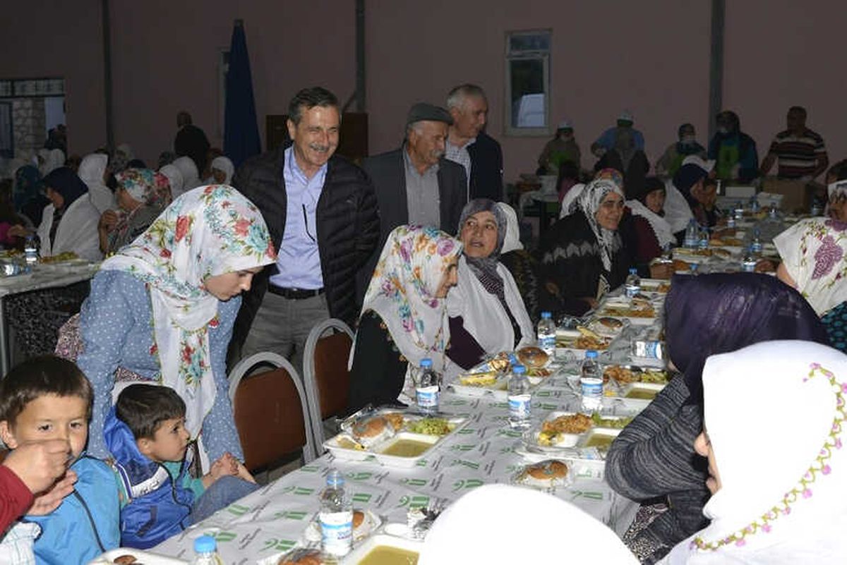 İftar Sofraları Cumhuriyet ve Satılmışoğlu\'nda Kuruldu