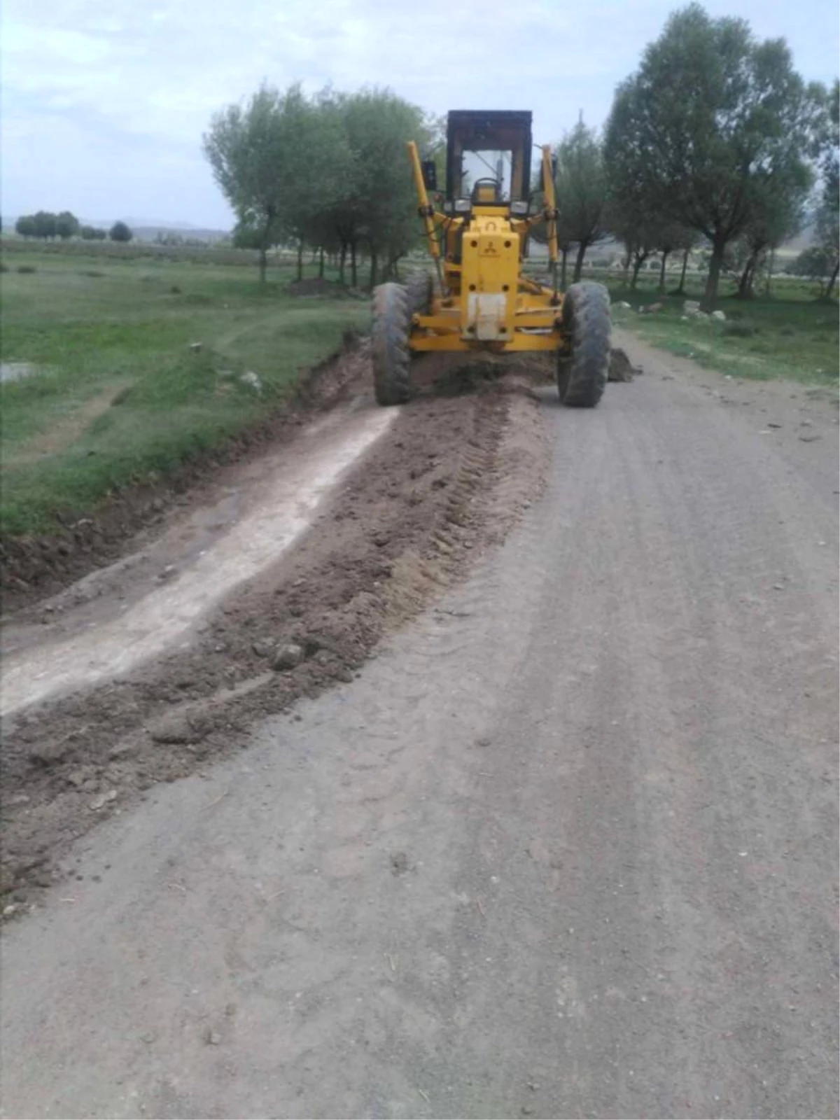 Kırsal Mahallelerde Yol Ve Çevre Düzenleme Çalışmaları Devam Ediyor