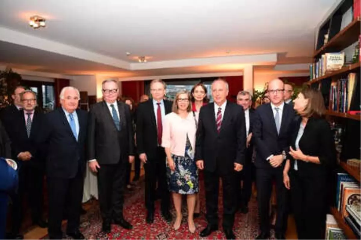Muharrem İnce,  Avrupa Birliği Büyükelçileri ile İftar Yaptı