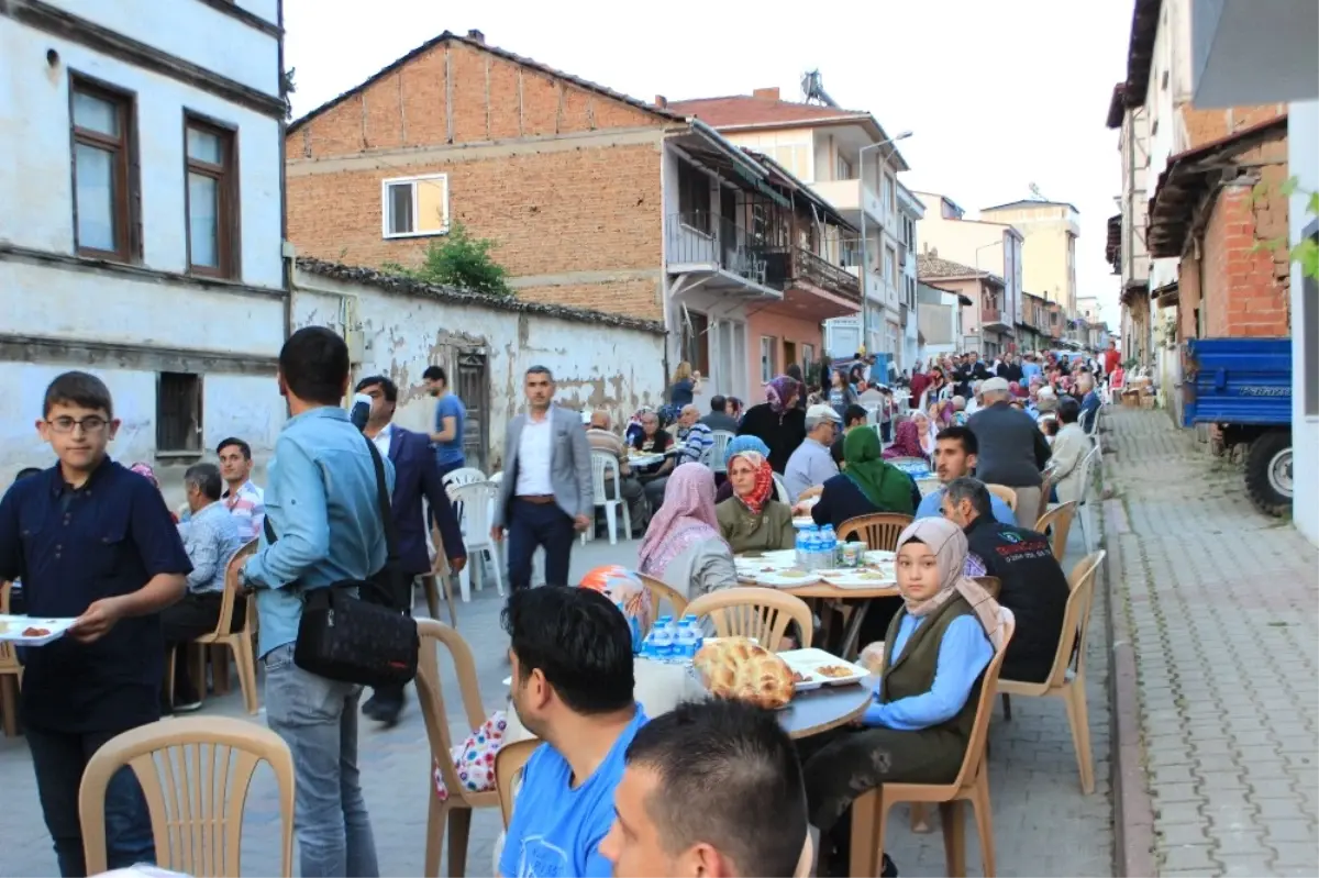 Osmaneli Belediyesinden \'Mahalle İftarları\'