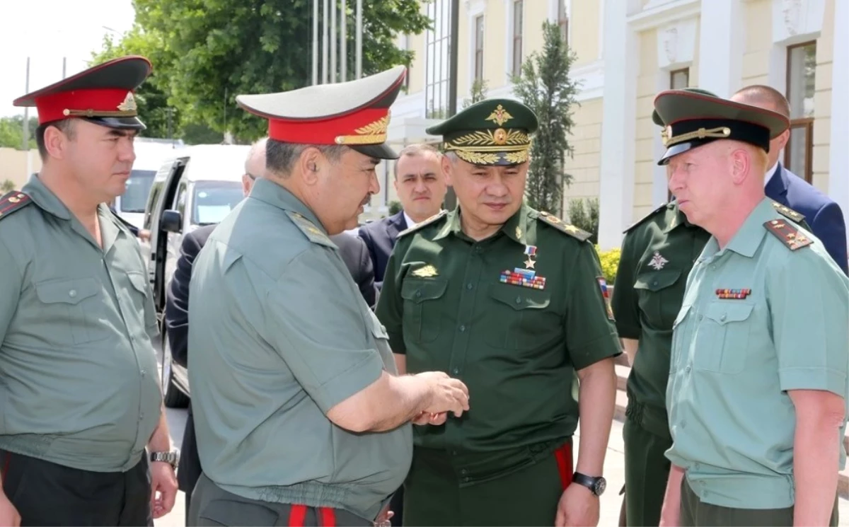 Rusya Savunma Bakanından Şoygu\'dan Özbekistan\'a Ziyaret
