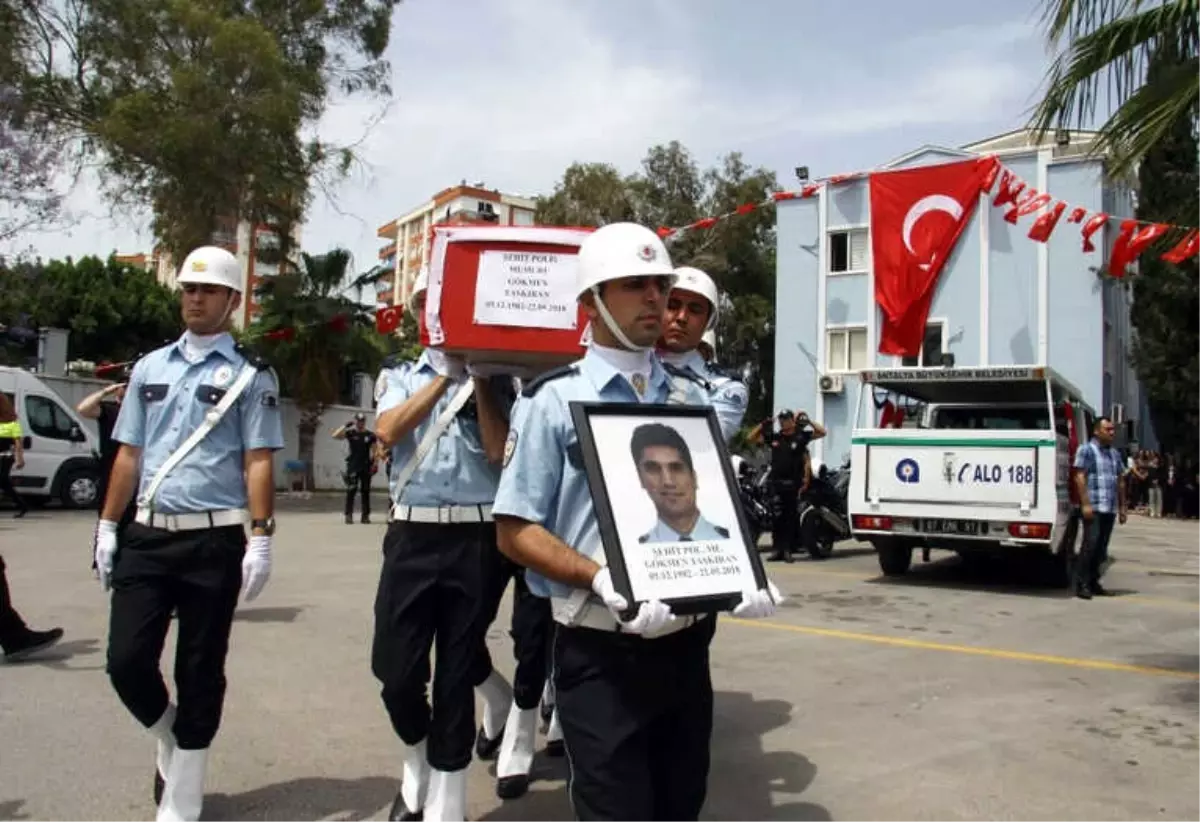 Şehit Polis Memuru İçin Antalya Emniyet Müdürlüğünde Tören