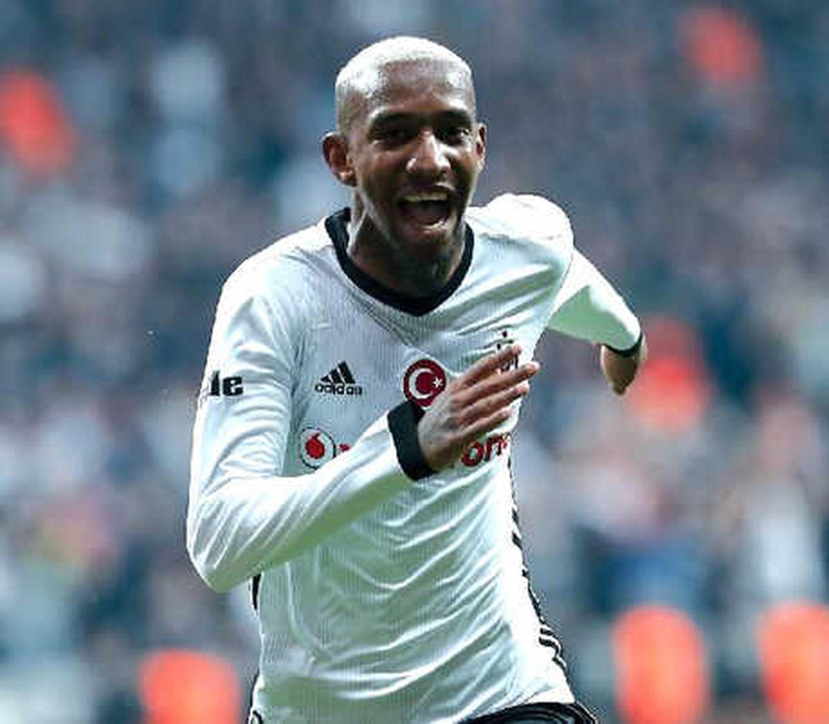 Talisca\'nın Menajeri Pazara Çıktı Alıcı Arıyor