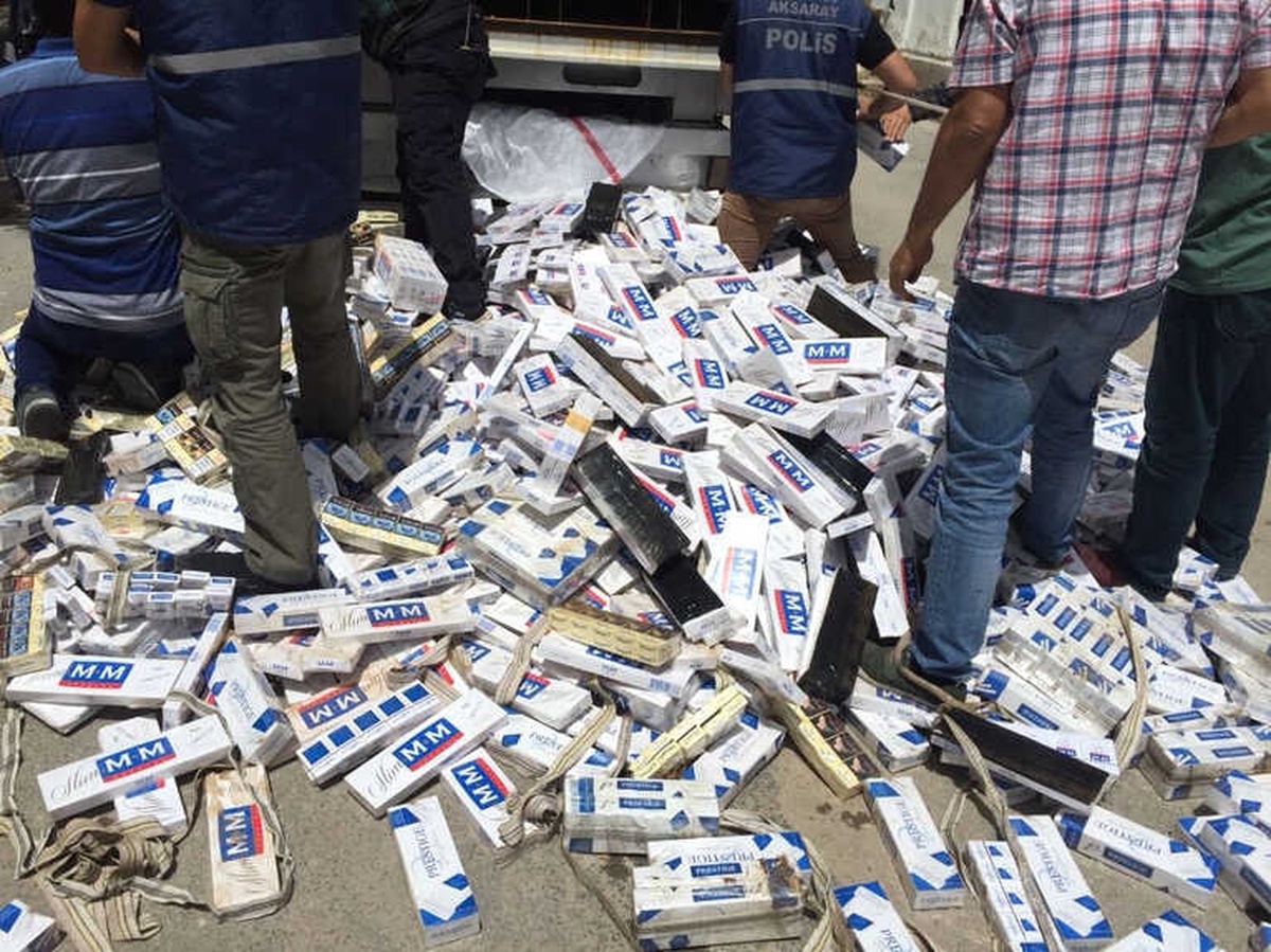 Tırın Dorsesinin Altından 18 Bin 500 Paket Kaçak Sigara Çıktı