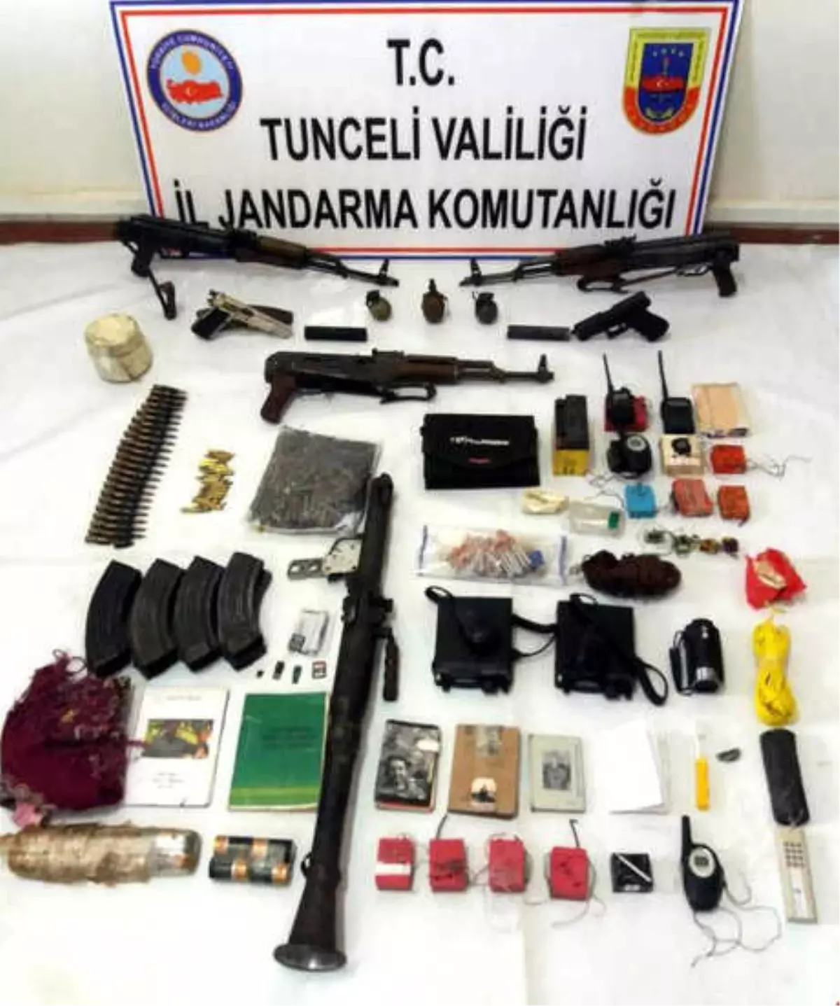 Tunceli\'de 8 PKK\'lının Öldürüldüğü Bölgede Silah ve Mühimmatlar Bulundu