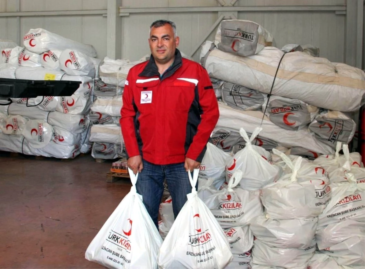 Türk Kızılayı\'ndan İhtiyaçlı Ailelere Gıda Yardımı