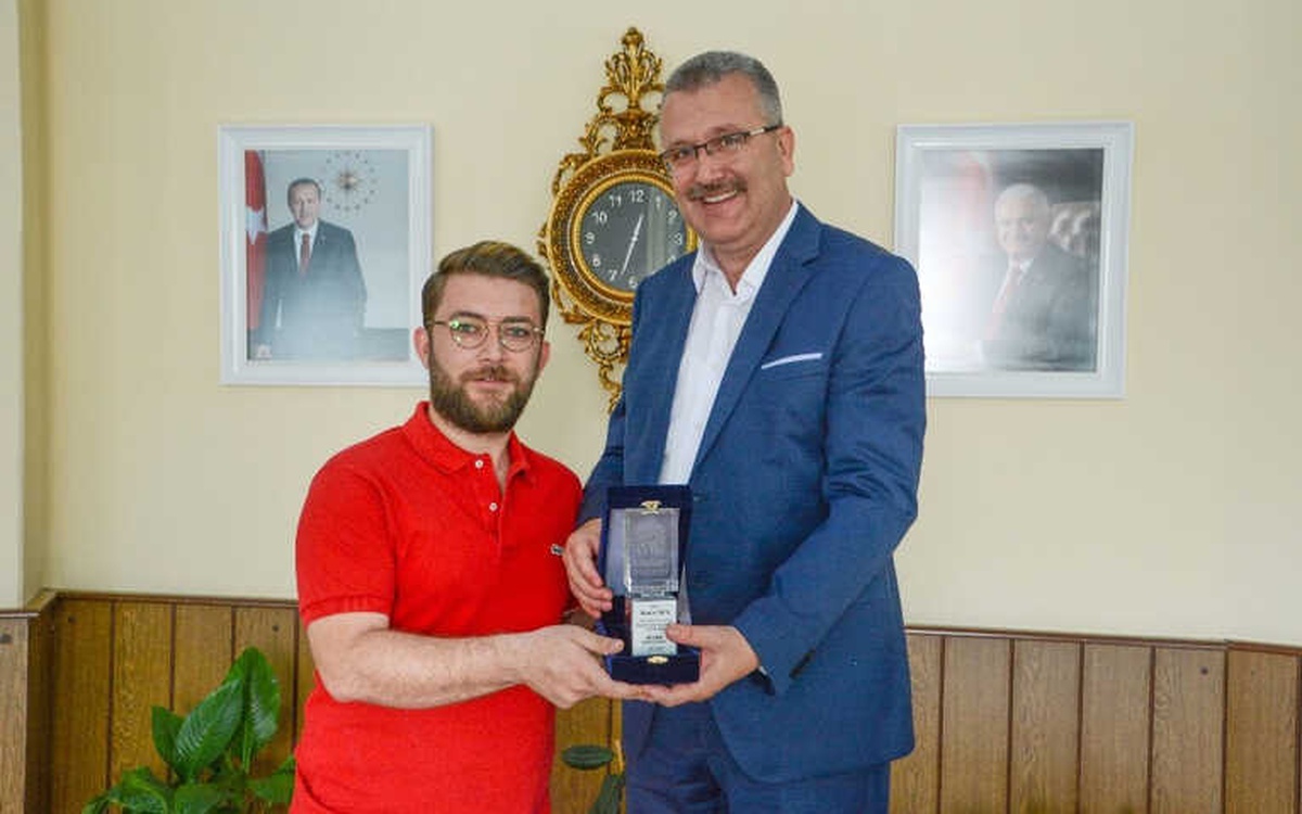 Türkiye\'nin Sihirli Elleri Yarışması\'ndan Karacabeyli Eren\'e Derece
