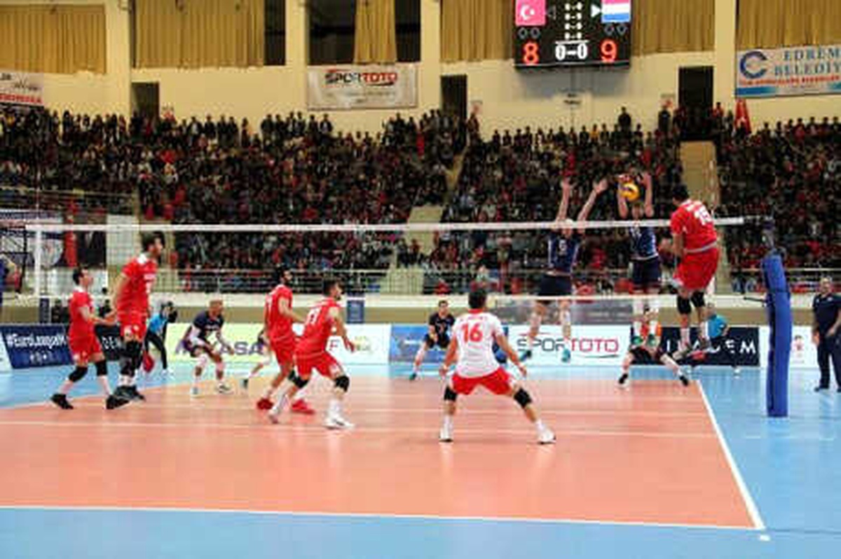 A Milli Erkek Voleybol Takımı 2\'de 2 Yaptı (Geniş Haber)