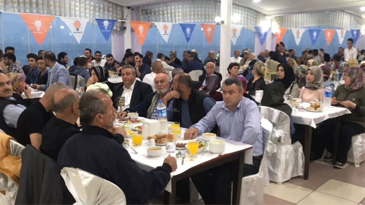 AK Parti Teşkilatına İftar Yemeği Verdi