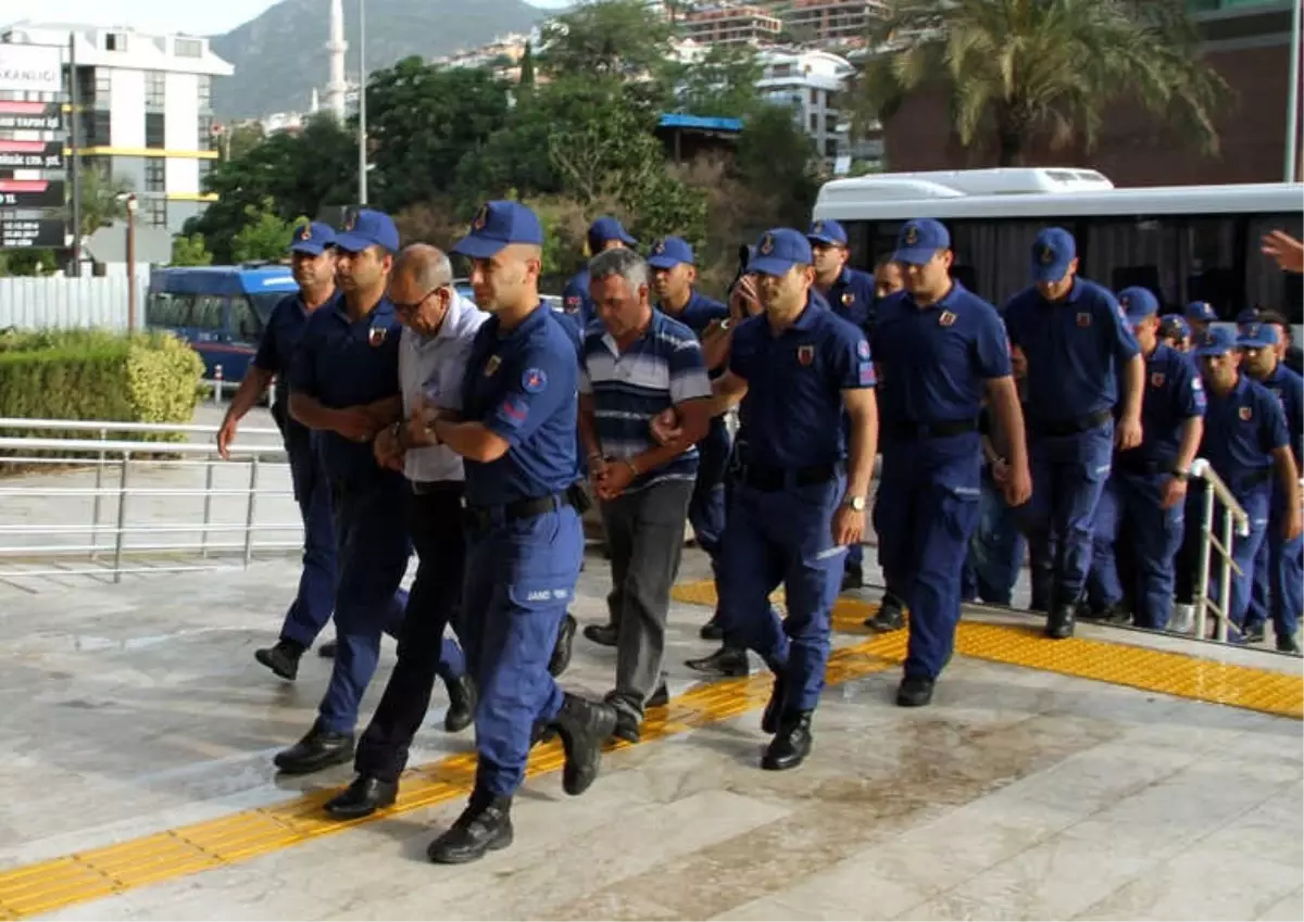 Alanya\'da Gayrimenkul Dolandırıcılığı Şüphelileri Adliyede