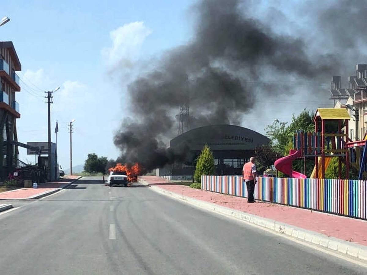 Antalya\'da Araç Yangını