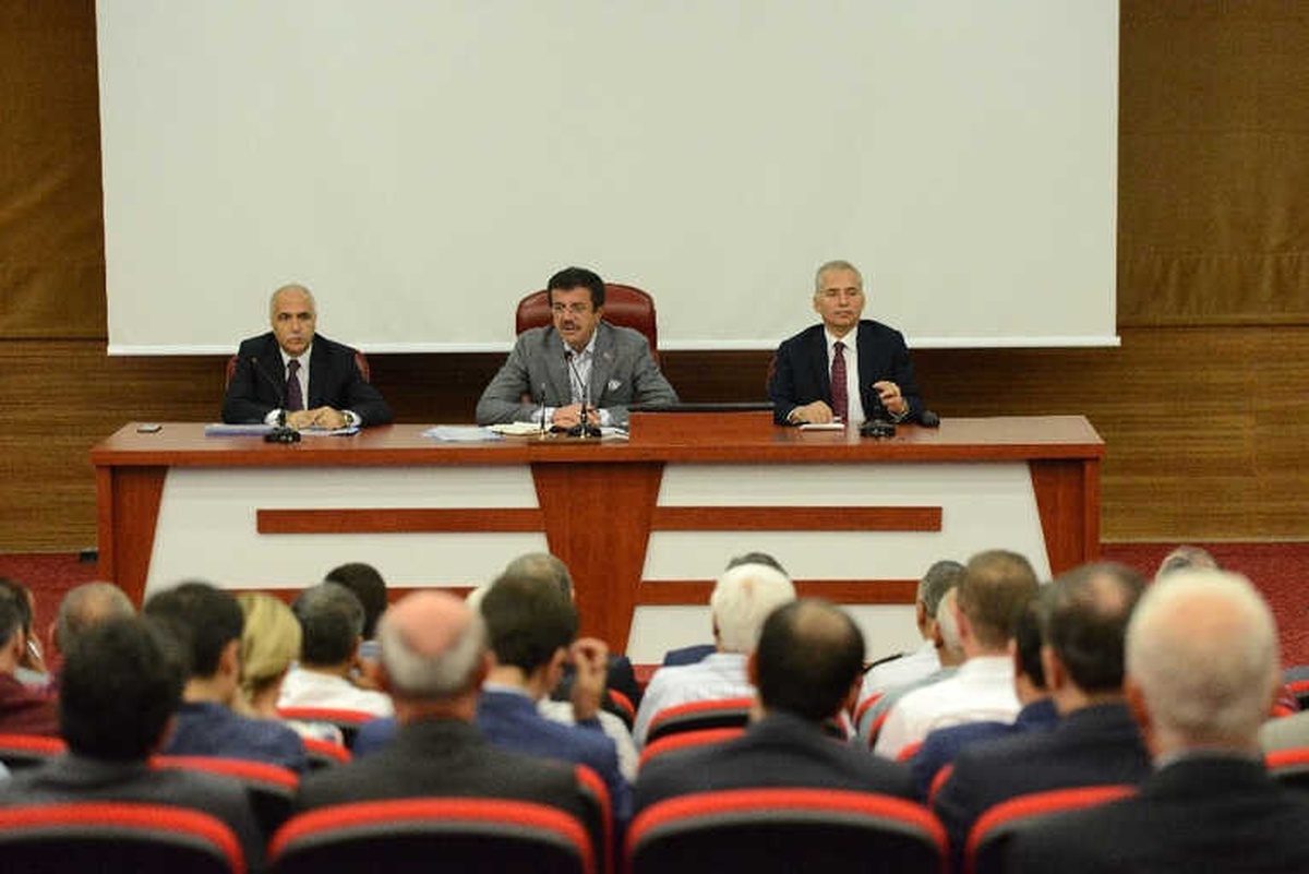 Bakan Zeybekci Muhtarlar ile Bir Araya Geldi