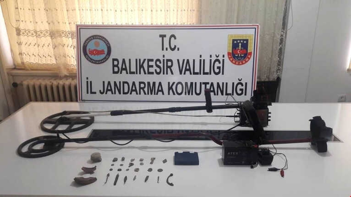 Balıkesir\'de Tarihi Eser Kaçakçıları Yakalandı
