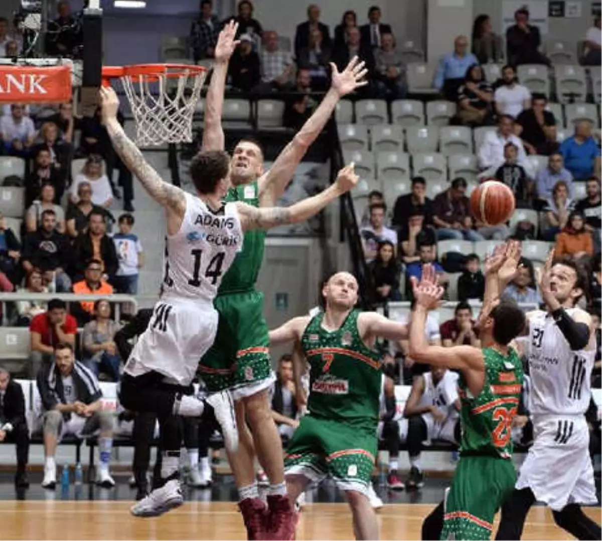 Beşiktaş Sompo Japan: 77 - Banvit: 79