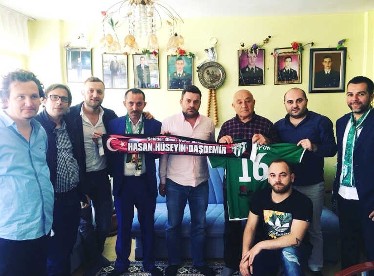Bursaspor Taraftarı Ramazan\'da Şehitleri Unutmadı