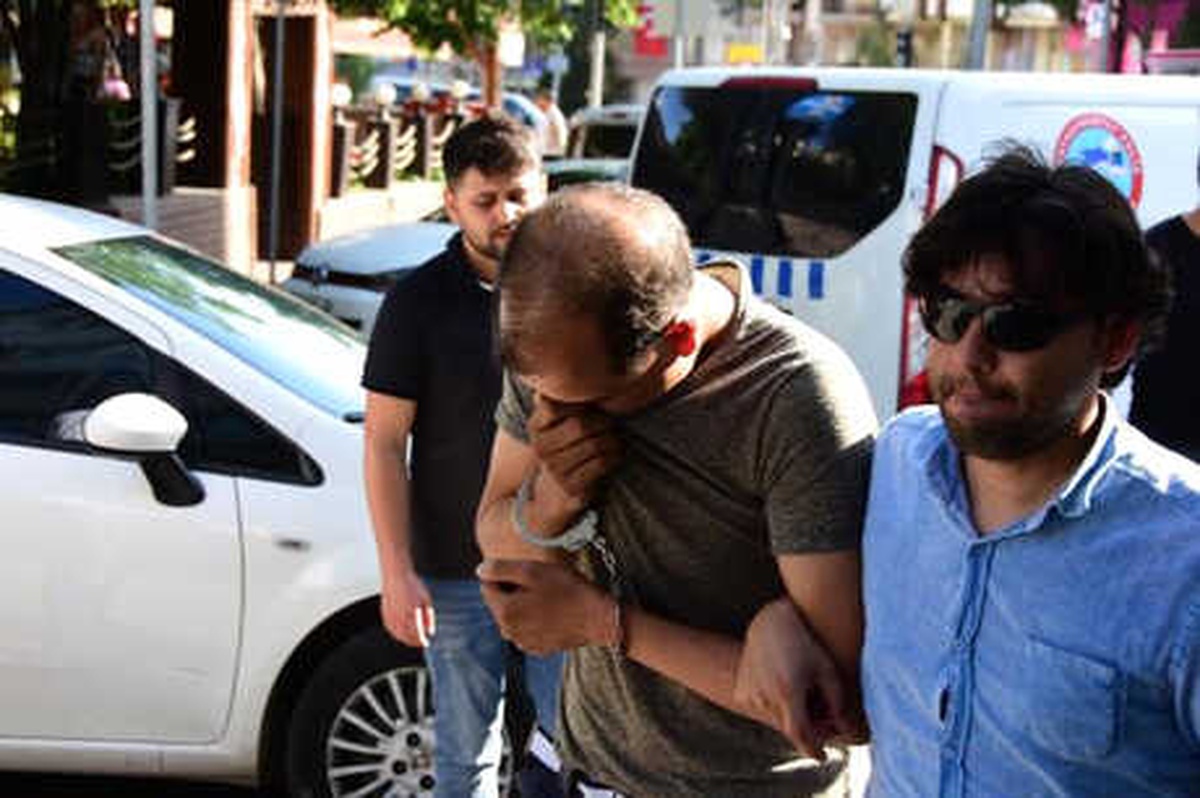 Çaldıkları Paralarla Tatil Yaparken Yakalandılar