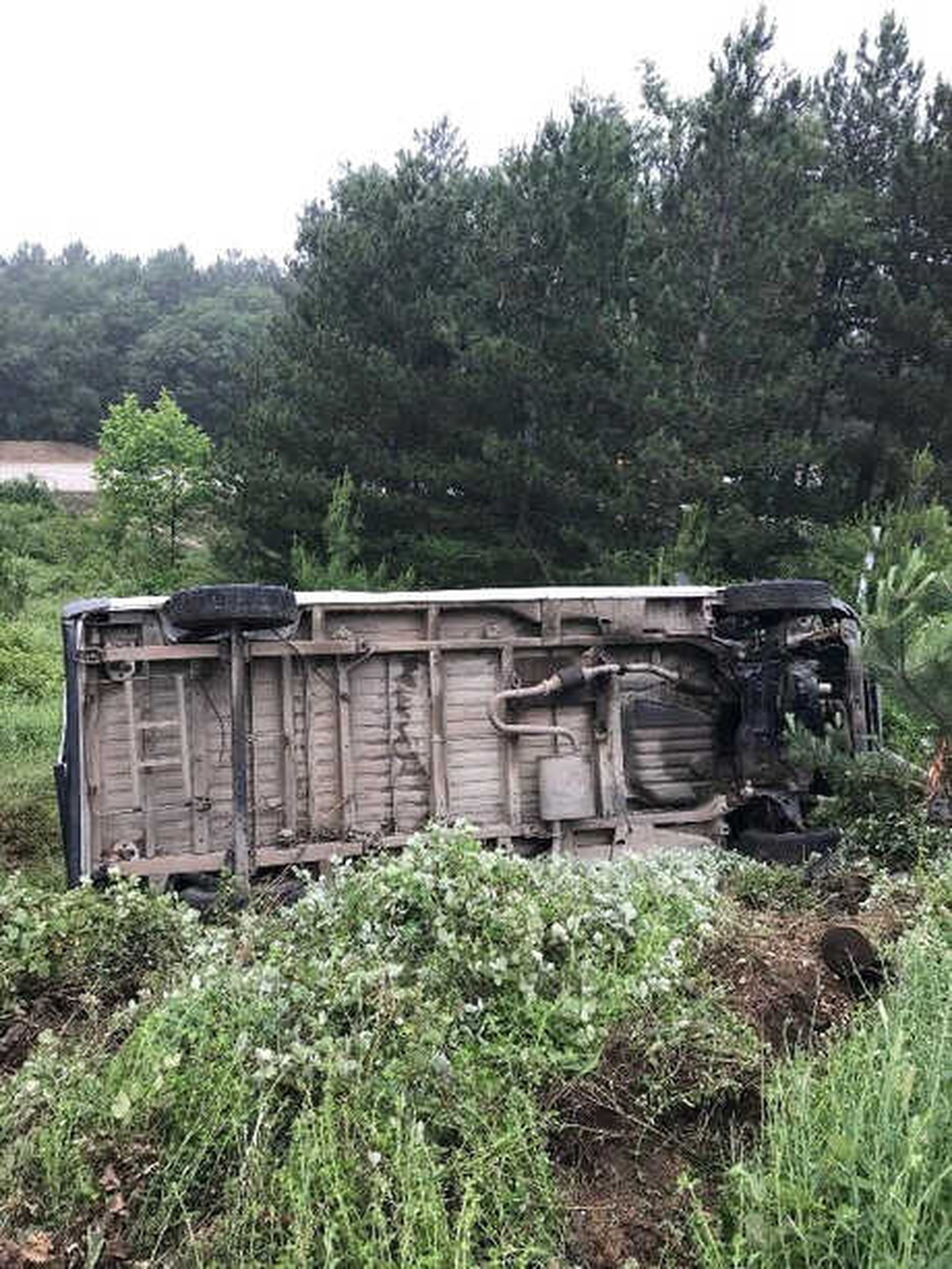 Çalıntı Tarım Aletleri Yüklü Kamyonet Şarampole Yuvarlandı