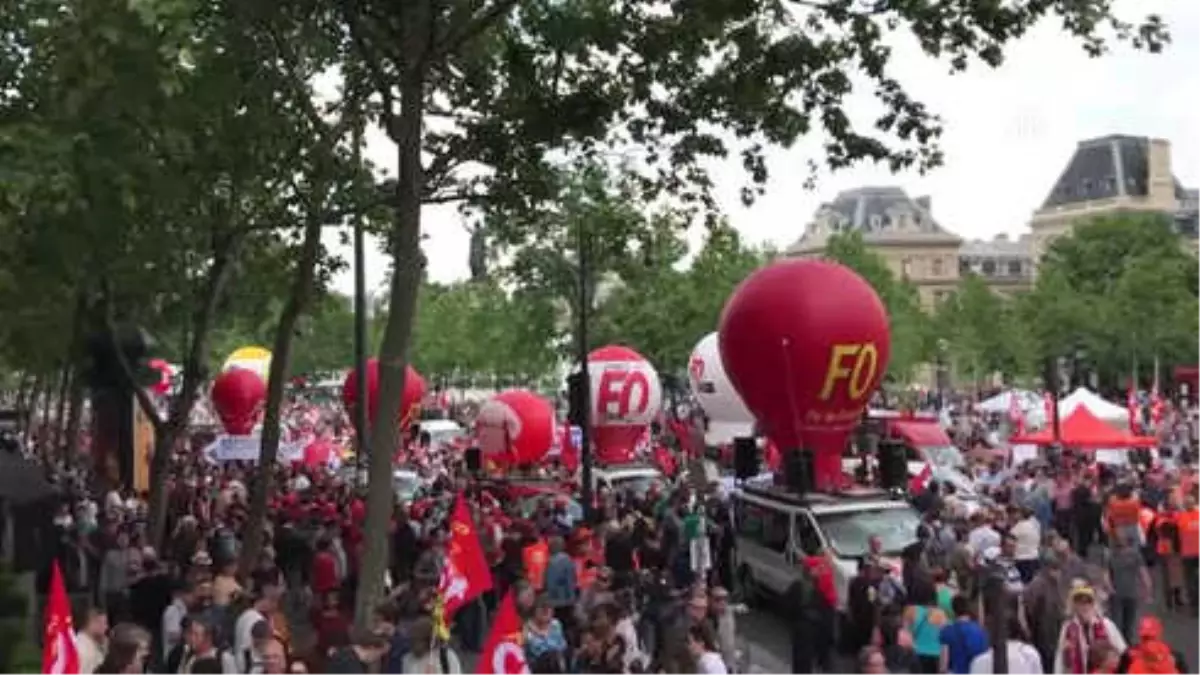 Fransa\'da Memurlar Üçüncü Kez Genel Grevde - Paris