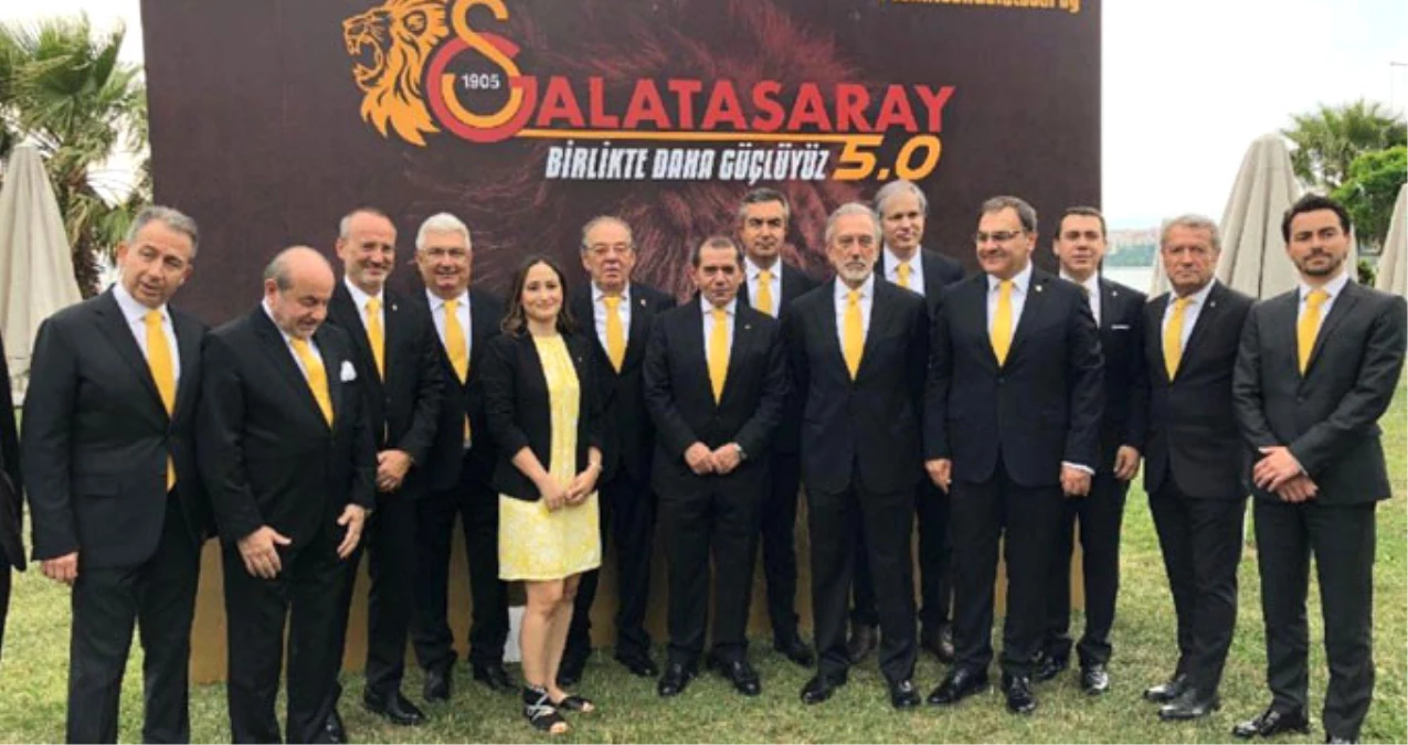 Galatasaray Başkan Adayı Dursun Özbek Listesini Tanıttı