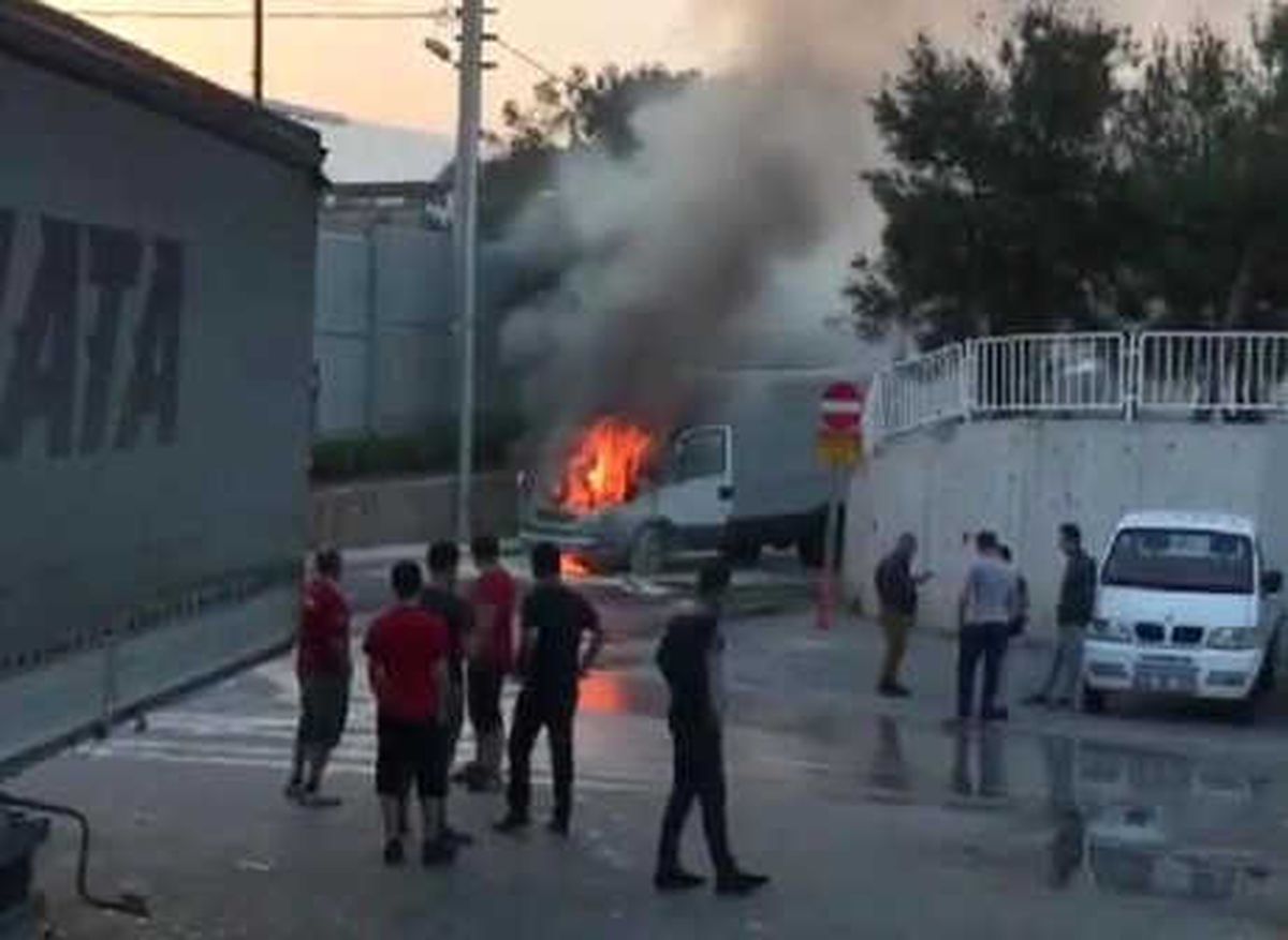 Halde Minibüs Alev Alev Yandı