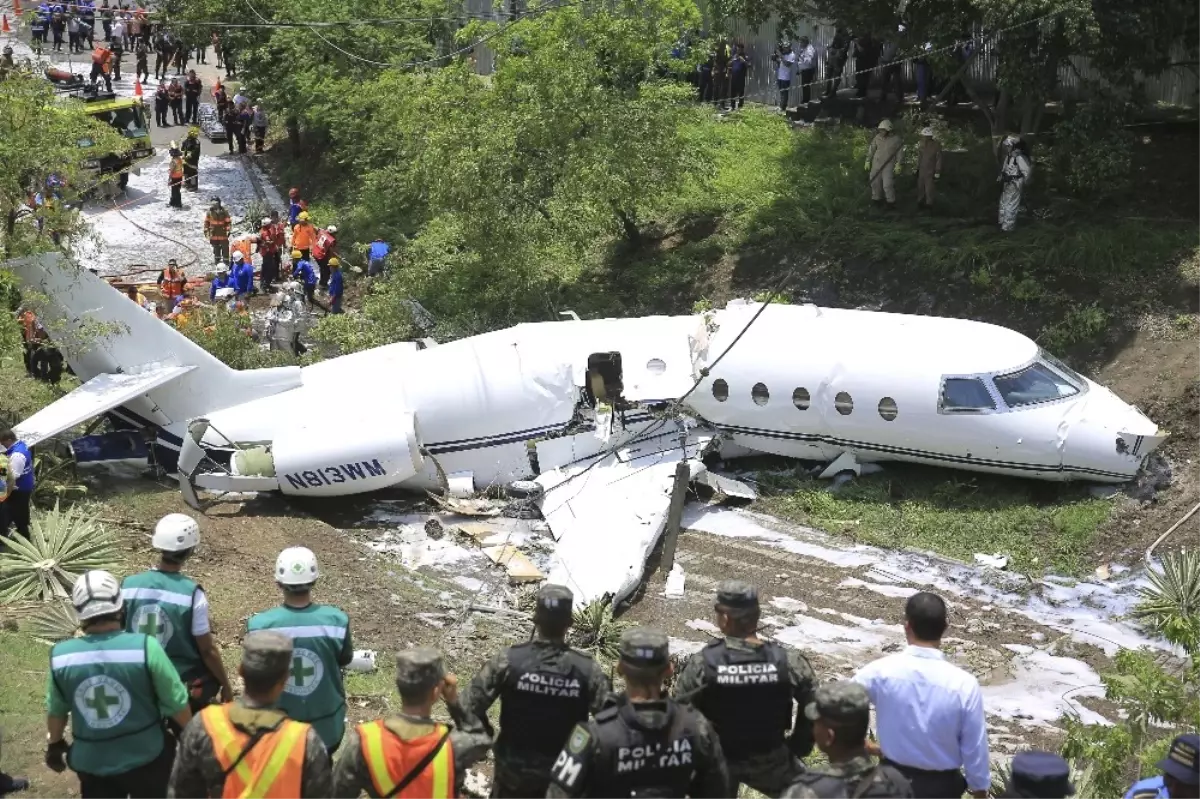 Honduras\'ta Jet Uçağı Düştü: 6 Yaralı