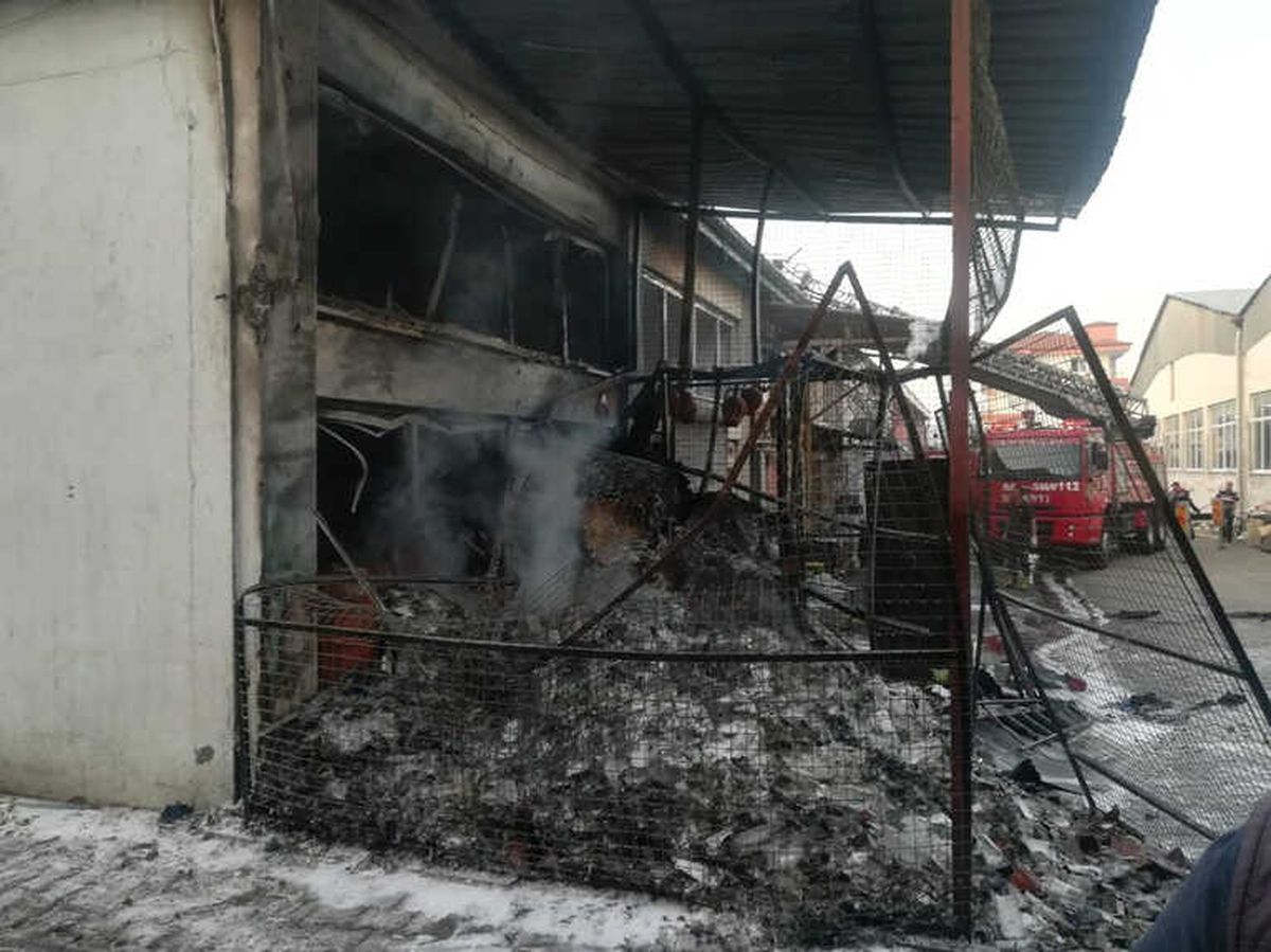 Isparta\'da Korkutan Tekel Bayi Yangını