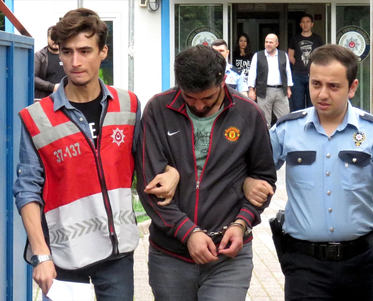 İstanbul\'da Kadın Yolcuyu Bacağından Tutup Arabadan Atan Taksici Yakalandı