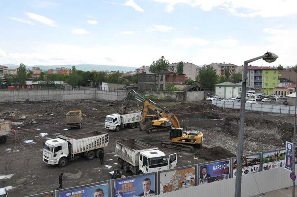 Kars\'ta Sultan Alpaslan Külliyesi İnşaatı Hız Kesmeden Devam Ediyor