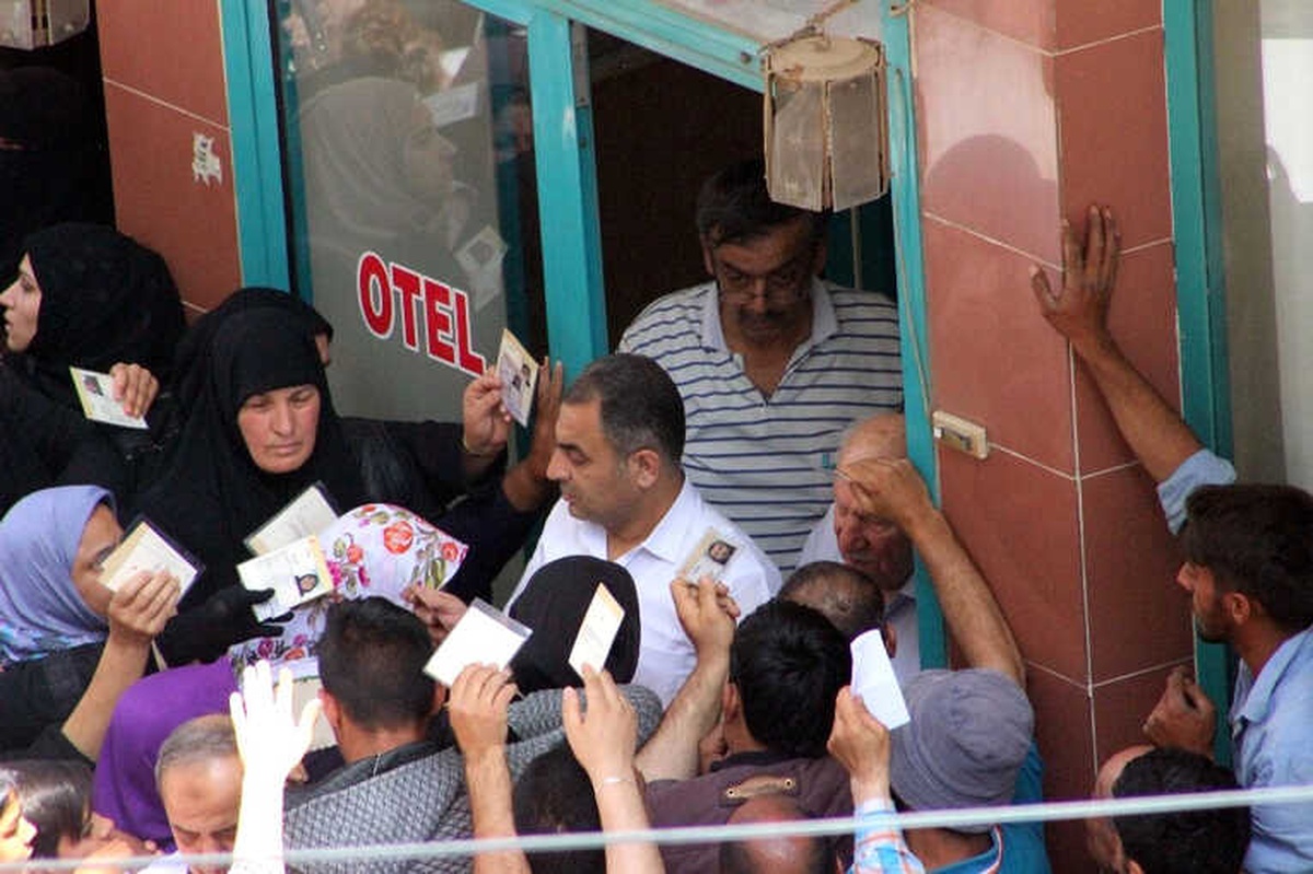 Kilis\'te 50 Liralık Yardım İzdihamı