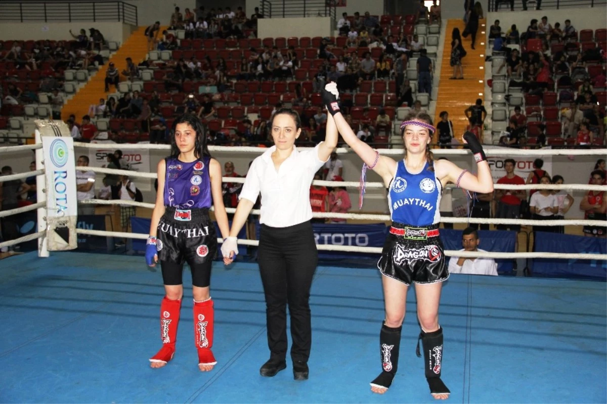 Muay Tahi Türkiye Şampiyonası Mersin\'de Başladı