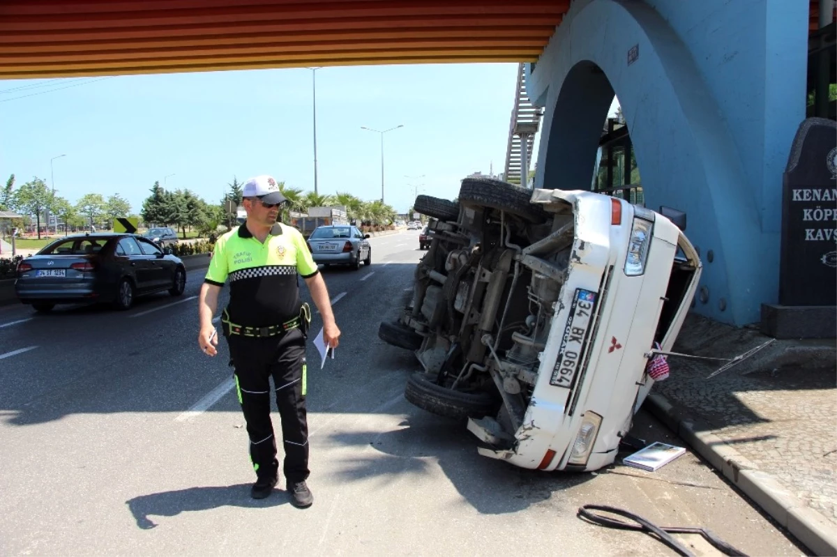 Samsun\'da Kaza Yapan Araç Yayaya Çarptı: 2 Yaralı